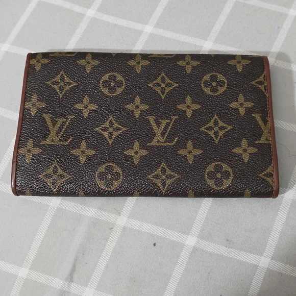 Louis Vuitton Monogram Wallet - Picture 11 of 12